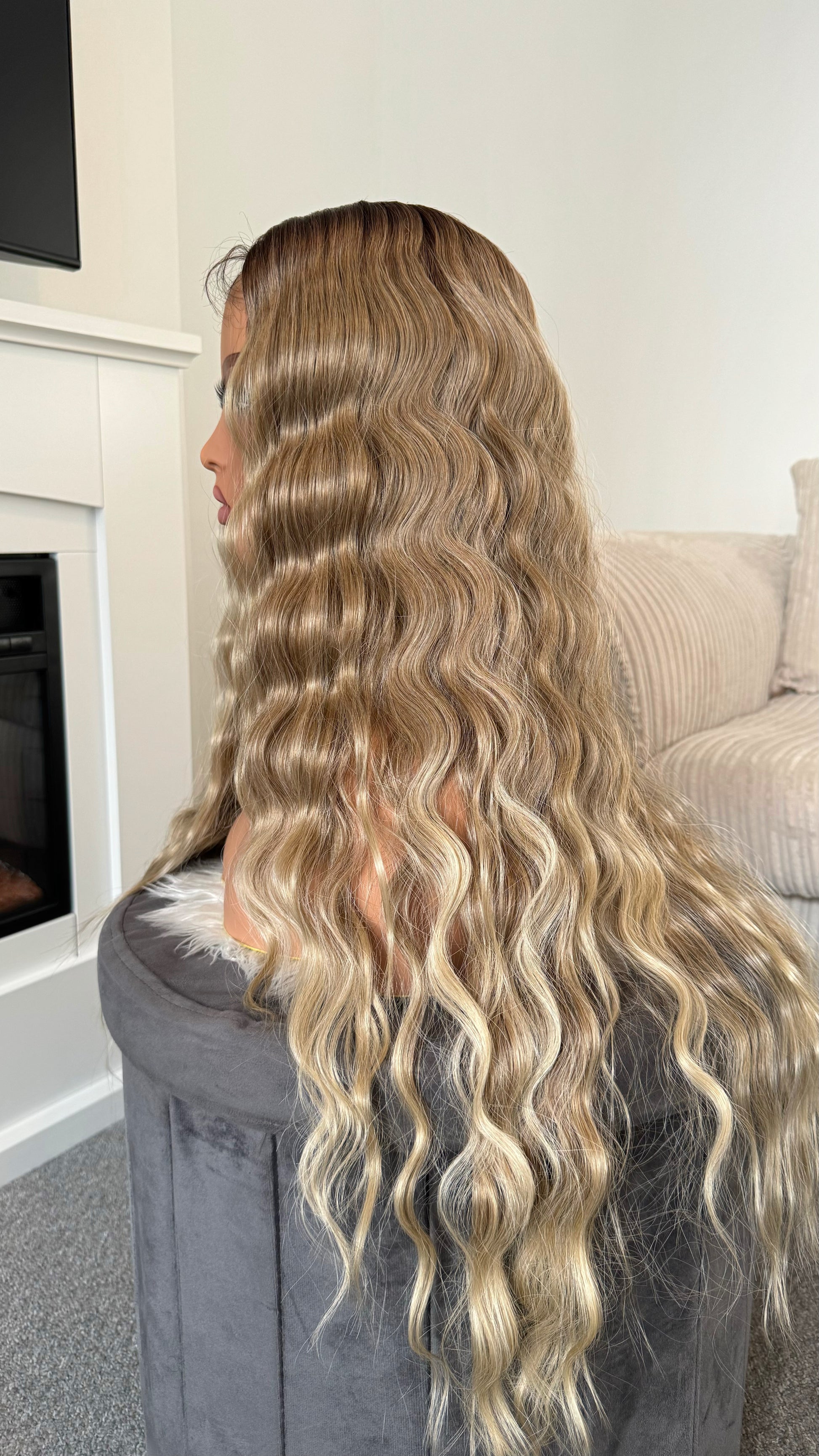 model-wavy-hair-lace-front-synthetic-hair-wig by pbeautyhair