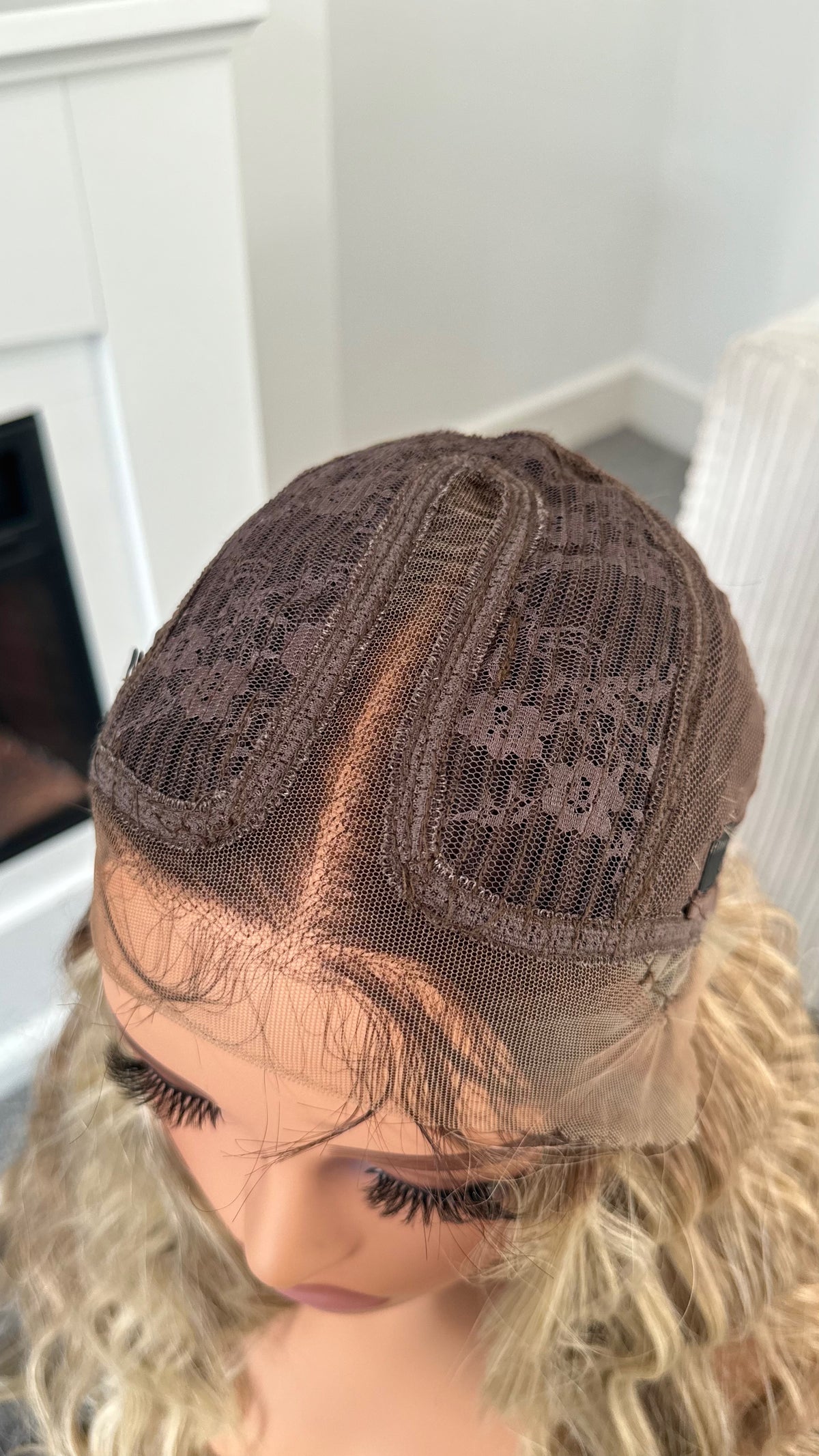 SHANIA - 28" Wavy Oatmeal Blonde Lace Wig